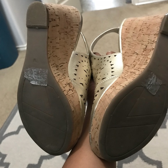 Marc Fisher wedge - Picture 2 of 2